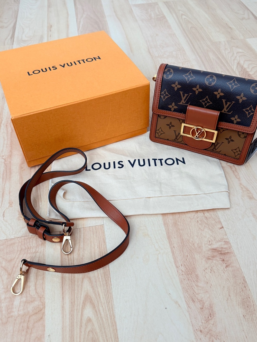 Louis Vuitton Dauphine Mini bag incl dust bag and box